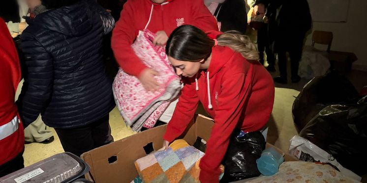 Hilfsgüter an Menschen im Libanon